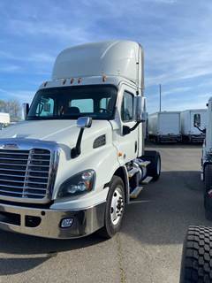 Freightliner Cascadia 113 Single Axle Day Cab Truck - 410HP, 12 Speed Automatic