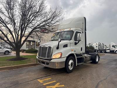 Freightliner Cascadia 113 Single Axle Day Cab Truck - 450HP, 12 Speed Automatic