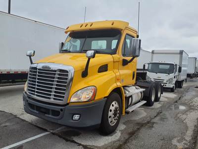 Freightliner Cascadia 113 Day Cab Truck - 435HP, 10 Speed Automatic