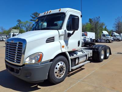 Freightliner Cascadia 113 Day Cab Truck - 450HP, 10 Speed Manual