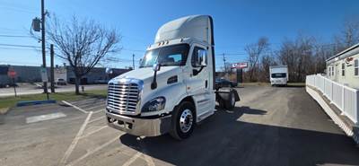 Freightliner Cascadia 113 Single Axle Day Cab Truck - 410HP, 10 Speed Automatic