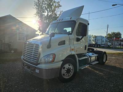 Freightliner Cascadia 113 Single Axle Day Cab Truck - 410HP, 12 Speed Automatic