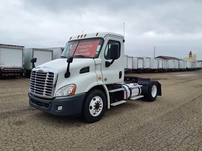 Freightliner Cascadia 113 Single Axle Day Cab Truck - 450HP, 10 Speed Automatic