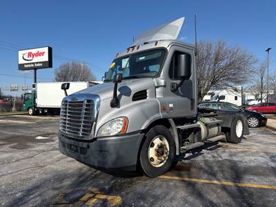 Freightliner Cascadia 113 Single Axle Day Cab Truck - 410HP, 10 Speed Manual