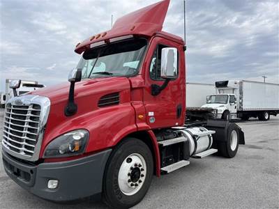 Freightliner Cascadia 113 Single Axle Day Cab Truck - 410HP, 12 Speed Automatic