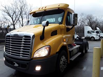 Freightliner Cascadia 113 Day Cab Truck - 435HP, 12 Speed Automatic