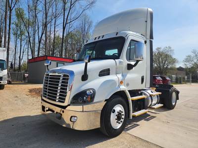 Freightliner Cascadia 113 Single Axle Day Cab Truck - 410HP, 12 Speed Automatic