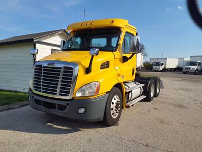 Freightliner Cascadia 113 Day Cab Truck - 435HP, 10 Speed Automatic