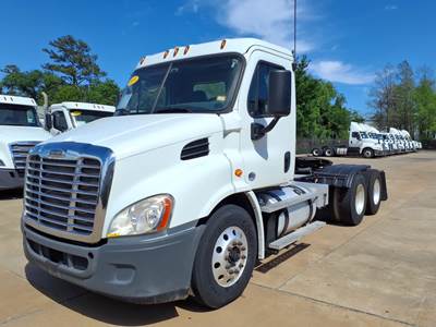 Freightliner Cascadia 113 Day Cab Truck - 450HP, 10 Speed Manual