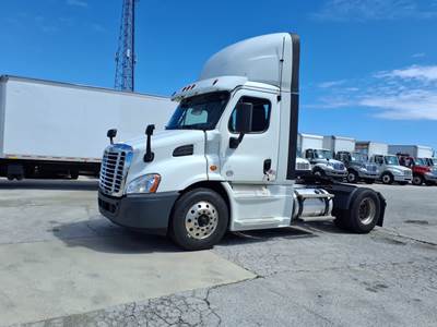 Freightliner Cascadia 113 Single Axle Day Cab Truck - 410HP, 12 Speed Automatic