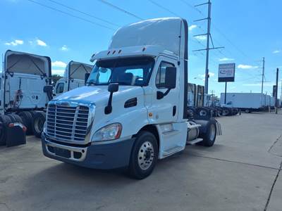 Freightliner Cascadia 113 Single Axle Day Cab Truck - 410HP, 12 Speed Automatic
