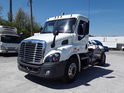 Freightliner Cascadia 113 Single Axle Day Cab Truck - 410HP, 12 Speed Automatic
