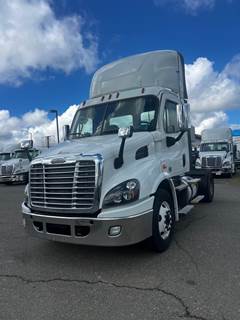 Freightliner Cascadia 113 Single Axle Day Cab Truck - 410HP, 12 Speed Automatic