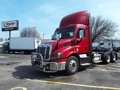 Freightliner Cascadia 113 Day Cab Truck - 410HP, 12 Speed Automatic