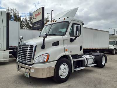 Freightliner Cascadia 113 Single Axle Day Cab Truck - 410HP, 12 Speed Automatic