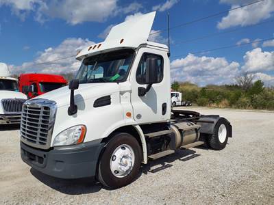 Freightliner Cascadia 113 Single Axle Day Cab Truck - 435HP, 12 Speed Automatic