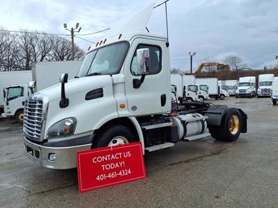 Freightliner Cascadia 113 Single Axle Day Cab Truck - 410HP, 12 Speed Automatic