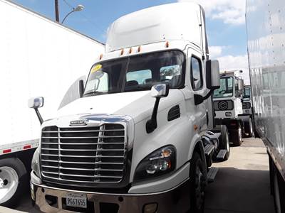 Freightliner Cascadia 113 Single Axle Day Cab Truck - 400HP, 10 Speed Automatic