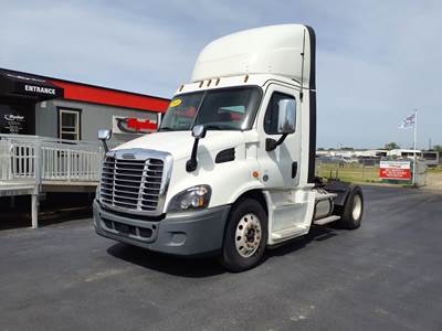 Freightliner Cascadia 113 Single Axle Day Cab Truck - 410HP, 10 Speed Manual