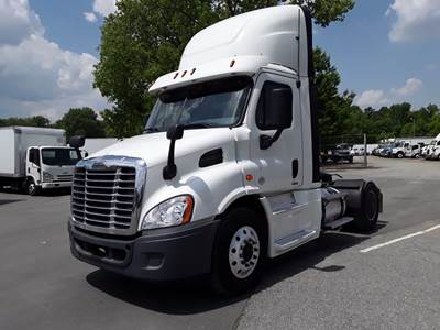 Freightliner Cascadia 113 Single Axle Day Cab Truck - 410HP, 12 Speed Automatic