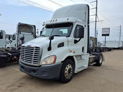 Freightliner Cascadia 113 Single Axle Day Cab Truck - 410HP, 12 Speed Automatic
