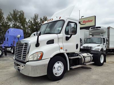 Freightliner Cascadia 113 Single Axle Day Cab Truck - 410HP, 12 Speed Automatic