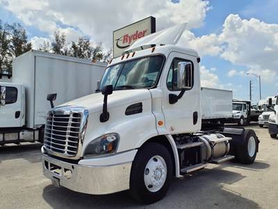 Freightliner Cascadia 113 Single Axle Day Cab Truck - 410HP, 12 Speed Automatic