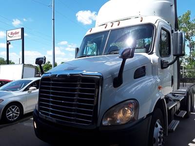 Freightliner Cascadia 113 Day Cab Truck - 400HP, 10 Speed Manual