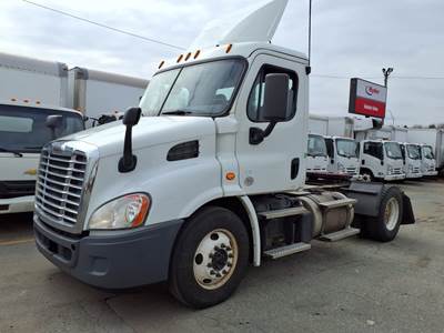 Freightliner Cascadia 113 Single Axle Day Cab Truck - 450HP, 13 Speed Automatic