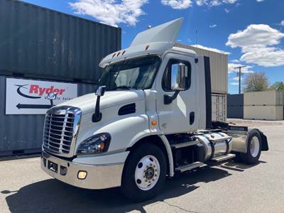 Freightliner Cascadia 113 Single Axle Day Cab Truck - 410HP, 12 Speed Automatic
