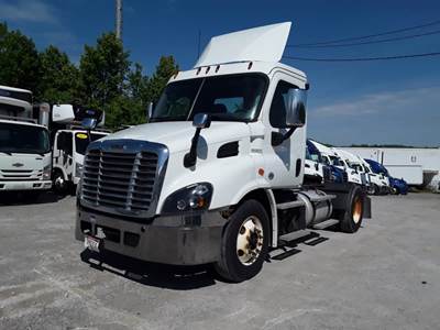 Freightliner Cascadia 113 Single Axle Day Cab Truck - 410HP, 10 Speed Manual