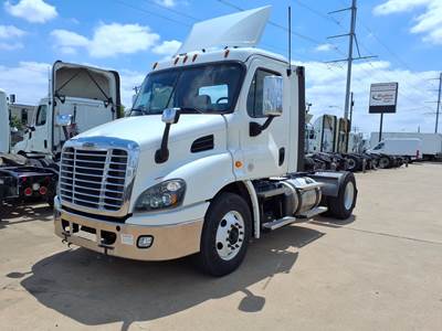 Freightliner Cascadia 113 Single Axle Day Cab Truck - 410HP, 12 Speed Automatic