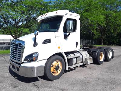 Freightliner Cascadia 113 Day Cab Truck - 450HP, 12 Speed Automatic