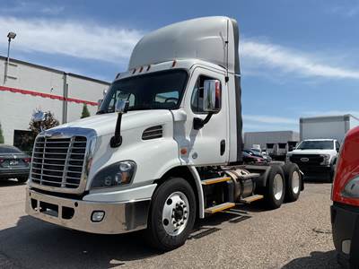 Freightliner Cascadia 113 Day Cab Truck - 410HP, 12 Speed Automatic