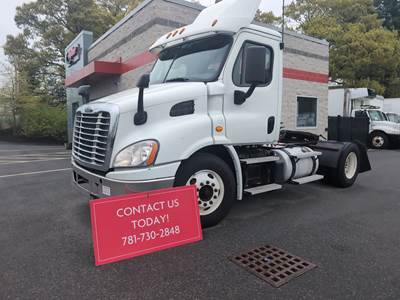 Freightliner Cascadia 113 Single Axle Day Cab Truck - 450HP, 10 Speed Manual