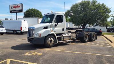 Freightliner Cascadia 113 Day Cab Truck - 450HP, 10 Speed Manual