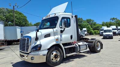 Freightliner Cascadia 113 Single Axle Day Cab Truck - 410HP, 12 Speed Automatic