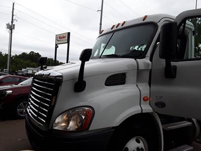 Freightliner Cascadia 113 Single Axle Day Cab Truck - 410HP, 10 Speed Automatic