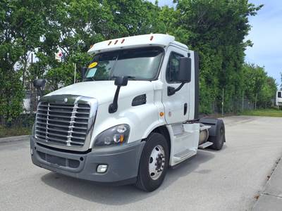 Freightliner Cascadia 113 Single Axle Day Cab Truck - 410HP, 12 Speed Automatic