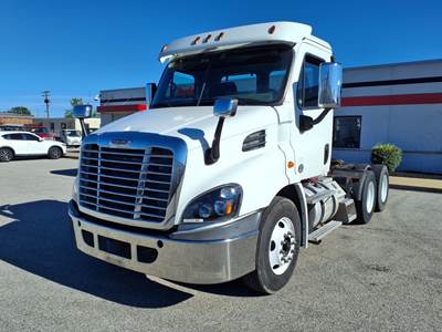 Freightliner Cascadia 113 Day Cab Truck - 450HP, 12 Speed Automatic