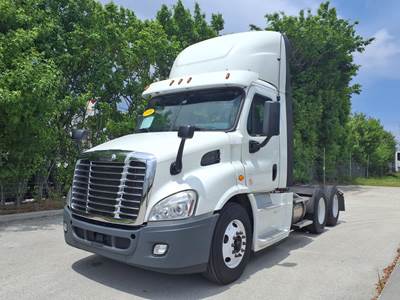 Freightliner Cascadia 113 Day Cab Truck - 450HP, 12 Speed Automatic
