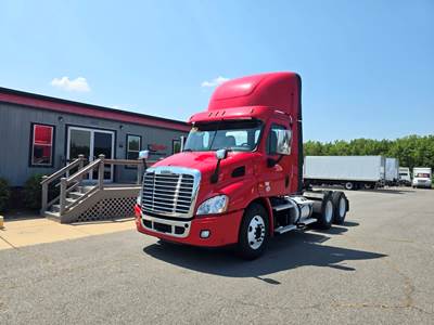 Freightliner Cascadia 113 Day Cab Truck - 410HP, 10 Speed Automatic