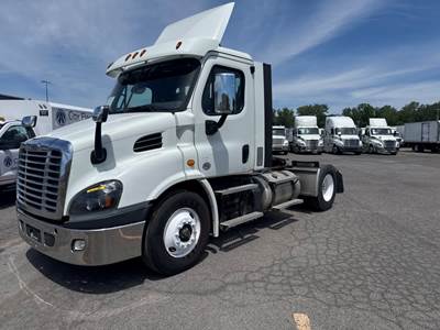 Freightliner Cascadia 113 Single Axle Day Cab Truck - 410HP, 12 Speed Automatic
