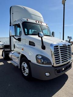 Freightliner Cascadia 113 Single Axle Day Cab Truck - 410HP, 12 Speed Automatic
