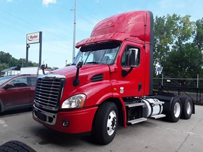Freightliner Cascadia 113 Day Cab Truck - 410HP, 10 Speed Automatic