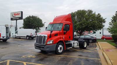 Freightliner Cascadia 113 Single Axle Day Cab Truck - 370HP, 12 Speed Automatic