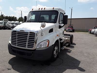 Freightliner Cascadia 113 Day Cab Truck - 470HP, 13 Speed Manual