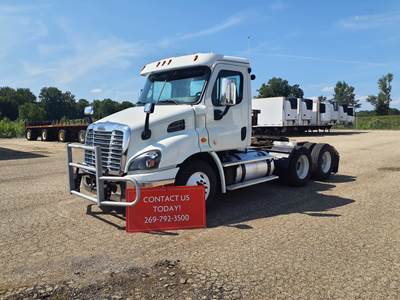 Freightliner Cascadia 113 Day Cab Truck - 450HP, 13 Speed Automatic