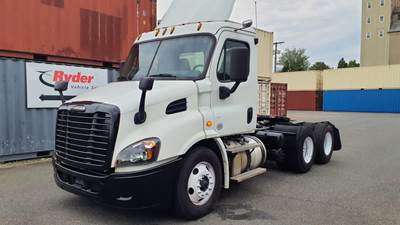 Freightliner Cascadia 113 Day Cab Truck - 410HP, 10 Speed Manual