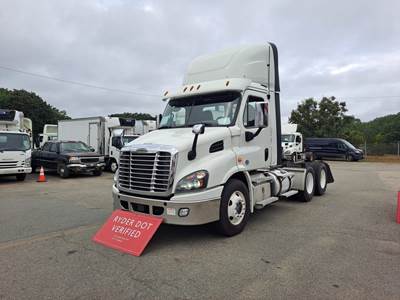 Freightliner Cascadia 113 Day Cab Truck - 450HP, 12 Speed Automatic
